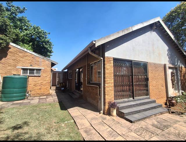 17 BEDROOM HOUSE FOR SALE IN VANDERBIJLPARK SE 7